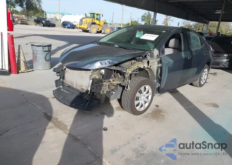 2015 Toyota Corolla Le z USA, uszkodzony, nr VIN 5YFBURHE9FP315735